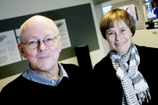 Mats Ohlin och Helena Brobck p Eskilstuna stadsbibliotek.
Bild: Marie Bremberg, Eskilstuna-Kuriren

