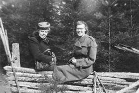 Elisabeth och Birgitta Lorentzon. Foto hos Håkan Vitestam.